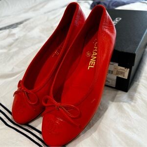 *Sold* Authentic Chanel Flats size 36 (orange red)